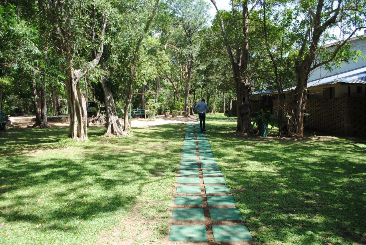 Giritale Hotel Polonnaruwa Exterior foto
